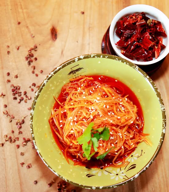 A6 凉拌萝卜丝 Mixed turnips in spicy sauce